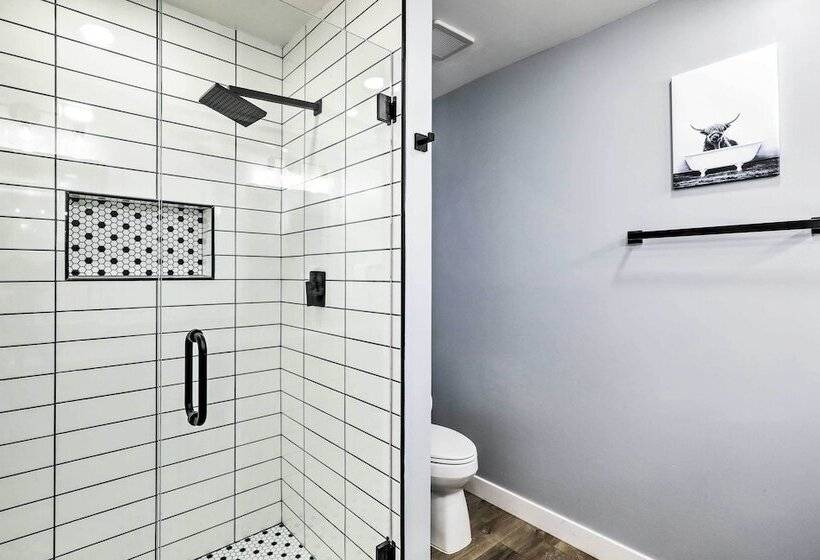 Luxe Flagstaff Retreat W/ Sunroom, Patio & Grill!