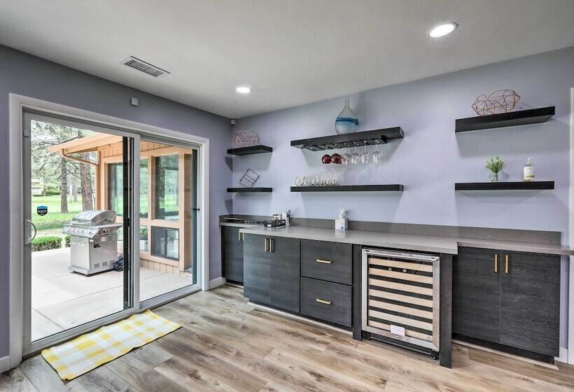Luxe Flagstaff Retreat W/ Sunroom, Patio & Grill!