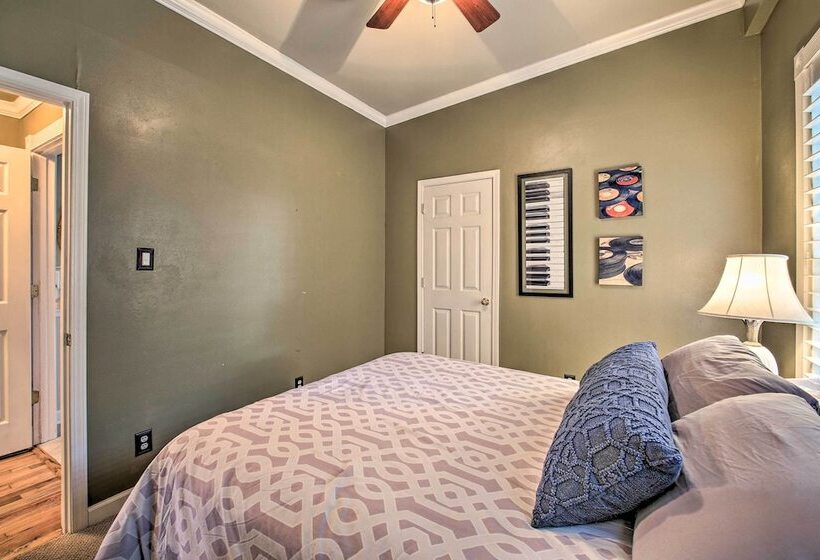 Dock, Hot Tub & Kayaks: Luxe Hot Springs Lakehouse