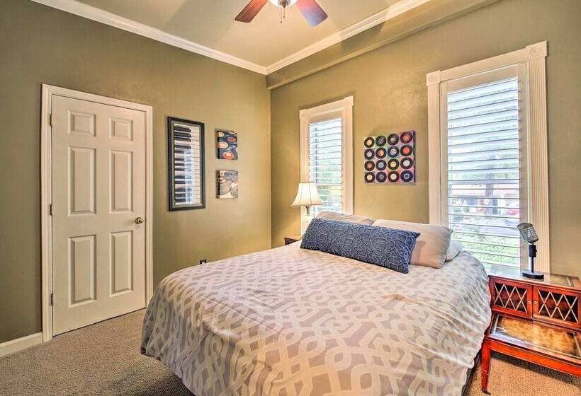 Dock, Hot Tub & Kayaks: Luxe Hot Springs Lakehouse