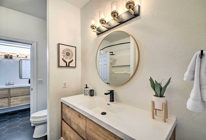 Fountain Hills Home W/ Pool, Spa & Putting Green!