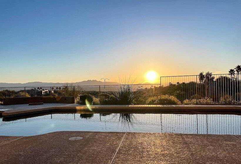 Fountain Hills Home W/ Pool, Spa & Putting Green!