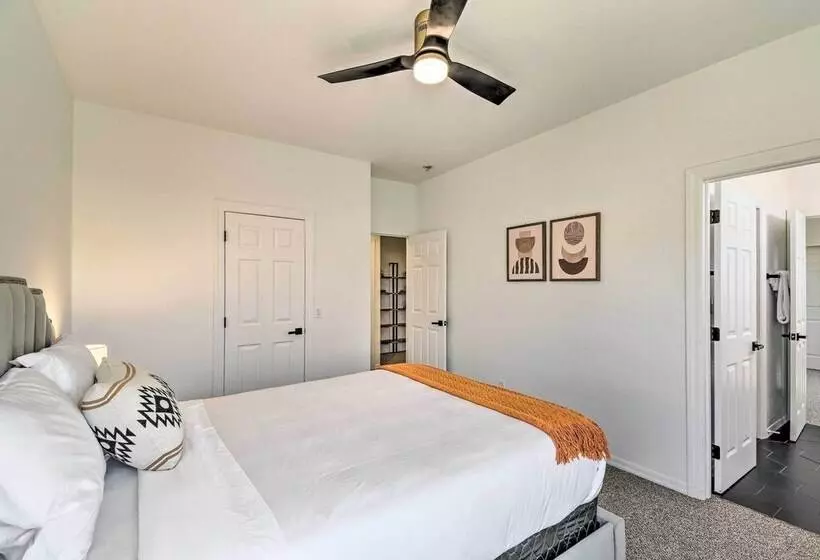 Fountain Hills Home W/ Pool, Spa & Putting Green!