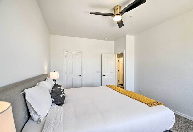 Fountain Hills Home W/ Pool, Spa & Putting Green!