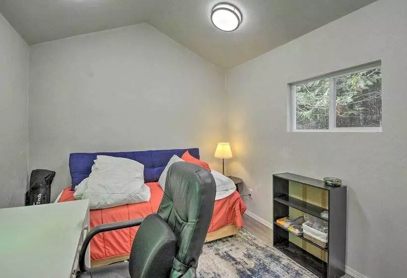 Modern Hoodsport Retreat W/ Grill, Near Lake!