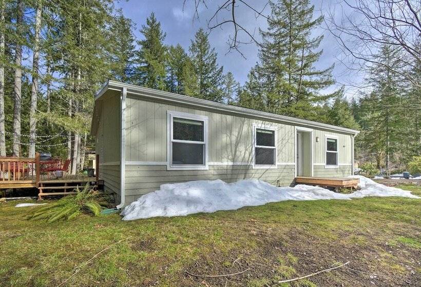 Modern Hoodsport Retreat W/ Grill, Near Lake!