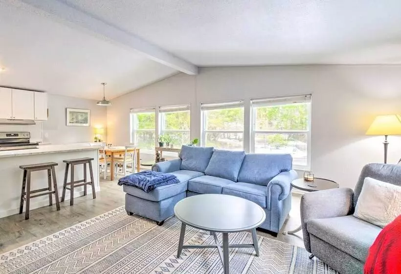 Modern Hoodsport Retreat W/ Grill, Near Lake!