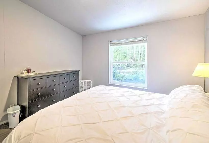 Modern Hoodsport Retreat W/ Grill, Near Lake!