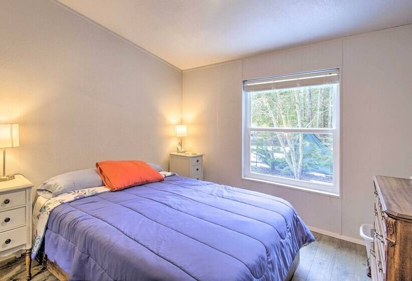 Modern Hoodsport Retreat W/ Grill, Near Lake!