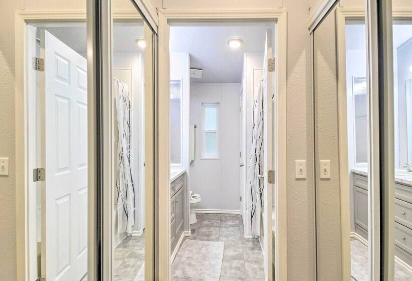 Modern Hoodsport Retreat W/ Grill, Near Lake!