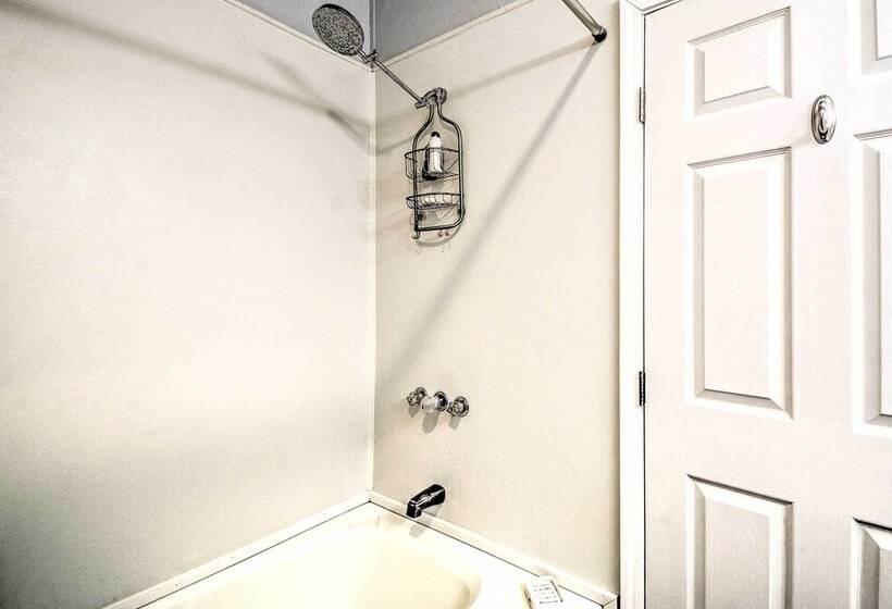 Modern Hoodsport Retreat W/ Grill, Near Lake!