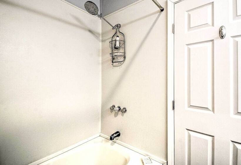 Modern Hoodsport Retreat W/ Grill, Near Lake!