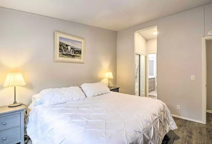 Modern Hoodsport Retreat W/ Grill, Near Lake!