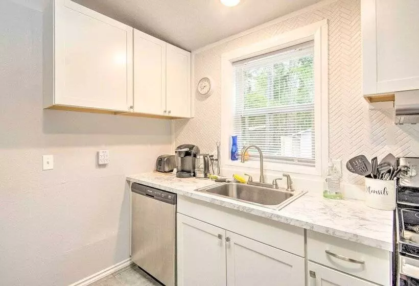 Modern Hoodsport Retreat W/ Grill, Near Lake!