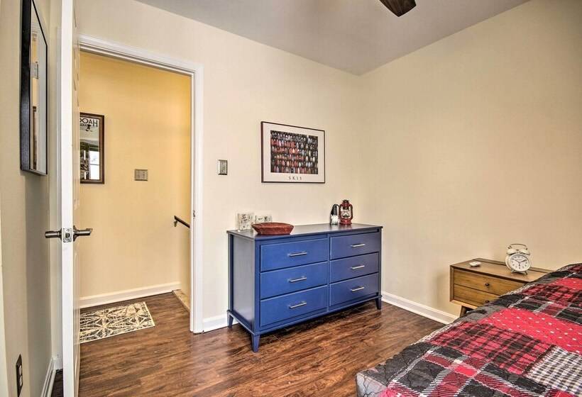 Modern Mountain Retreat W/ Deck + Hot Tub!