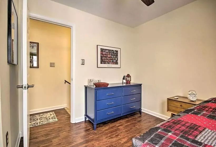 Modern Mountain Retreat W/ Deck + Hot Tub!