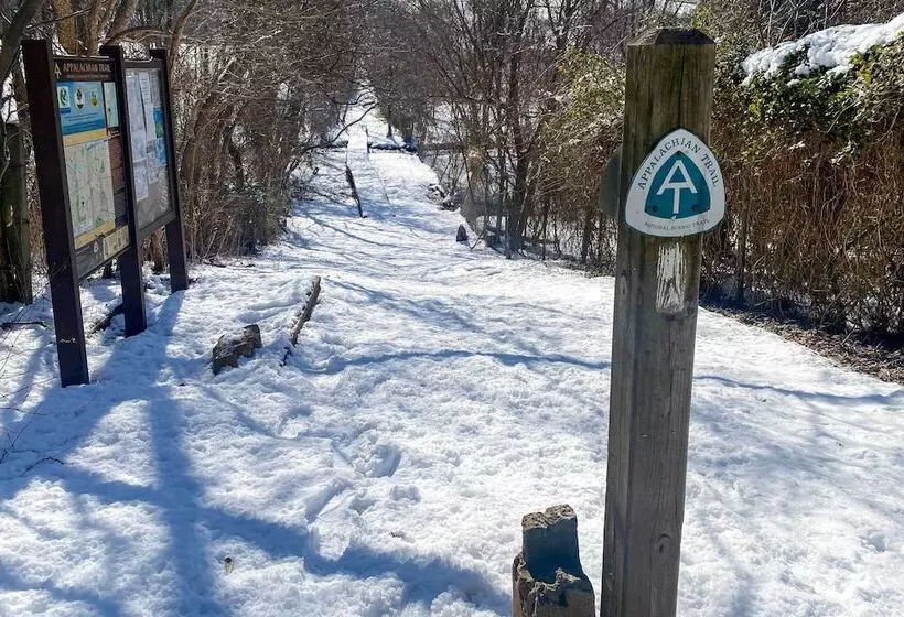 Modern Mountain Retreat W/ Deck + Hot Tub!