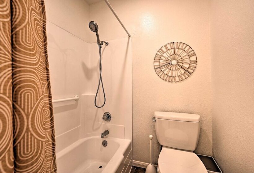 Modern Oceanside Home W/ Pool & Putting Green