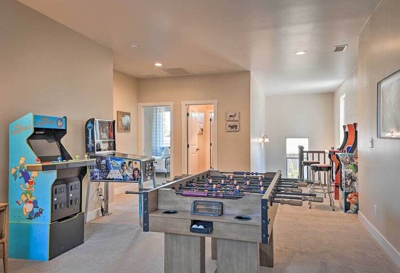 Modern Flagstaff Retreat W/ Fire Pit & Ev Charger!