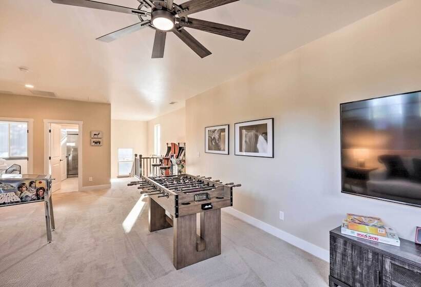 Modern Flagstaff Retreat W/ Fire Pit & Ev Charger!