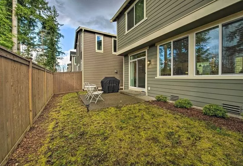Modern Seattle Area Home Near Parks + Beaches