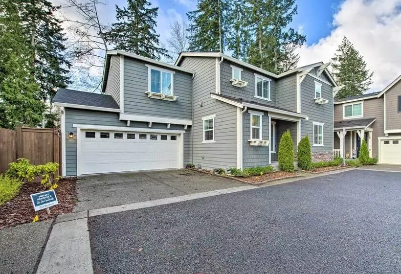 Modern Seattle Area Home Near Parks + Beaches