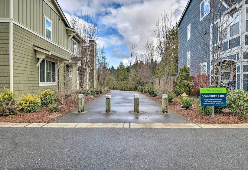 Modern Seattle Area Home Near Parks + Beaches