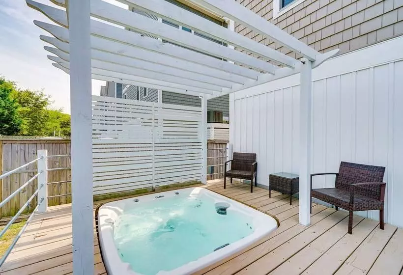 Modern Surf City Beach House W/ Hot Tub!