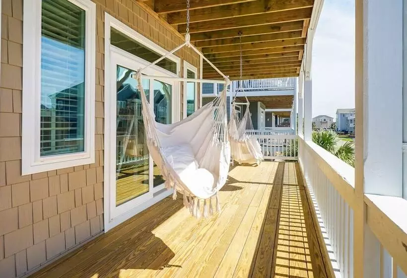 Modern Surf City Beach House W/ Hot Tub!