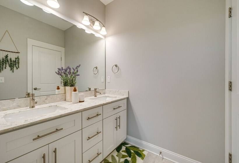 Modern Surf City Beach House W/ Hot Tub!