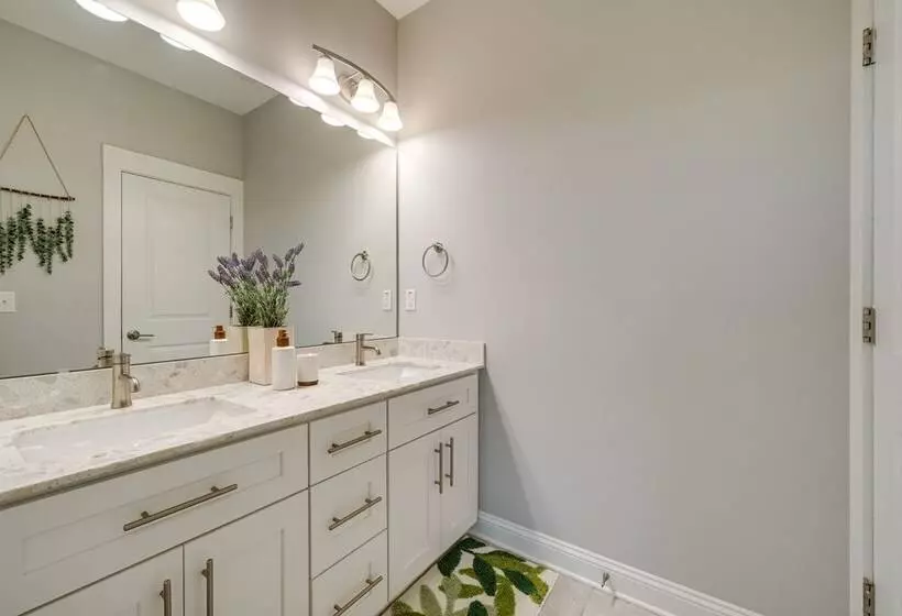 Modern Surf City Beach House W/ Hot Tub!