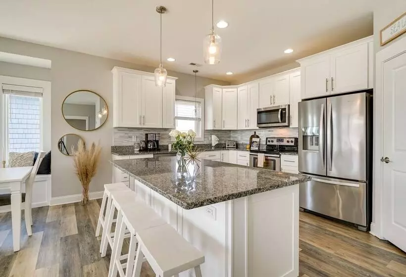 Modern Surf City Beach House W/ Hot Tub!