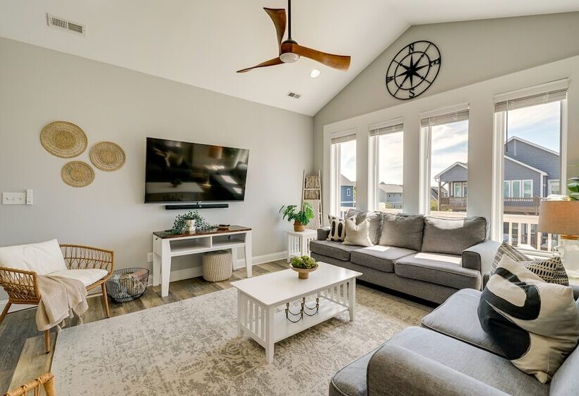 Modern Surf City Beach House W/ Hot Tub!