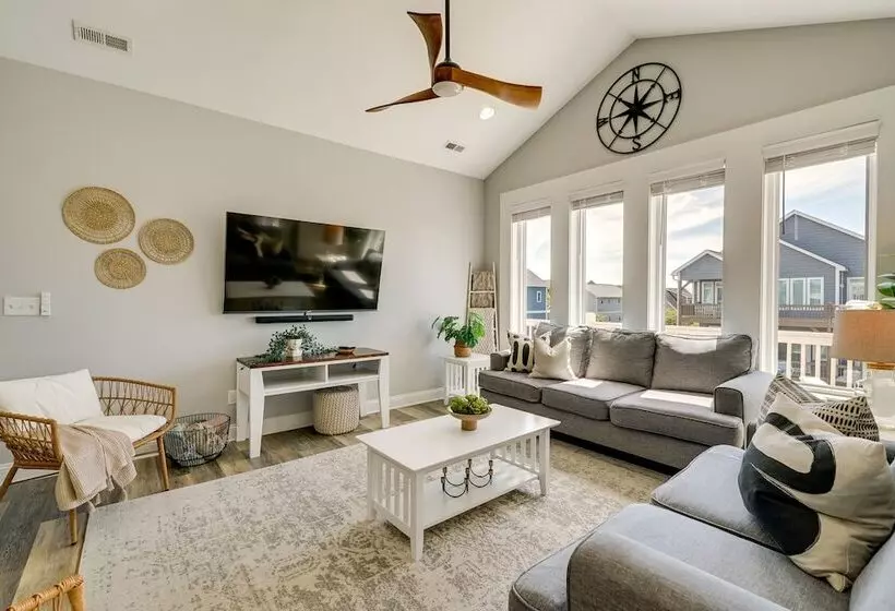 Modern Surf City Beach House W/ Hot Tub!