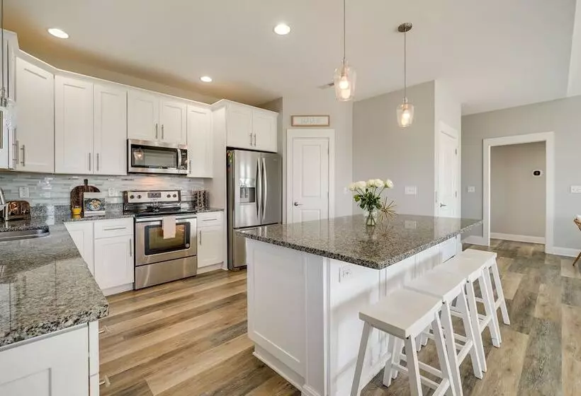 Modern Surf City Beach House W/ Hot Tub!