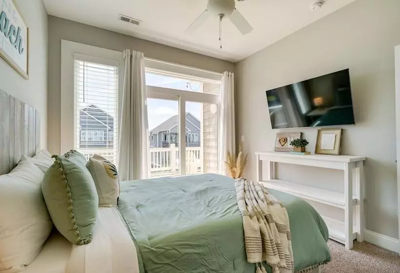 Modern Surf City Beach House W/ Hot Tub!