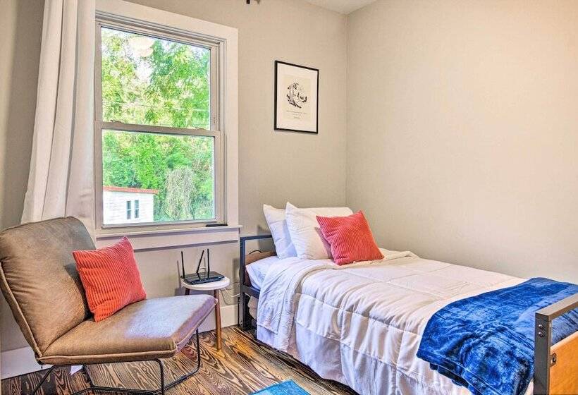 Modern Weaverville Home With Outdoor Fire Pit!