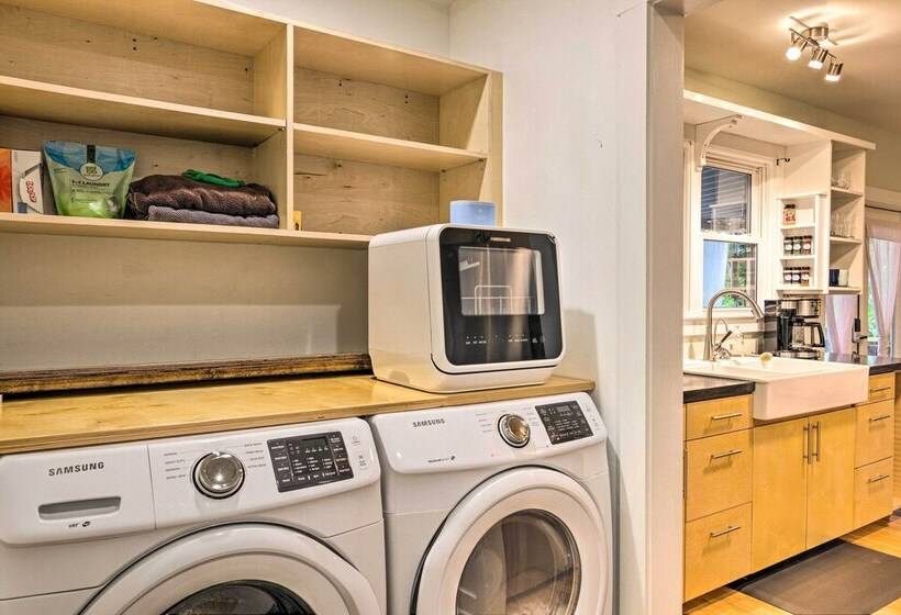 Modern Weaverville Home With Outdoor Fire Pit!