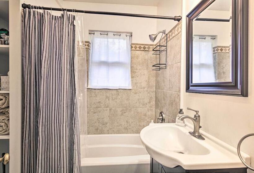 Modern Weaverville Home With Outdoor Fire Pit!