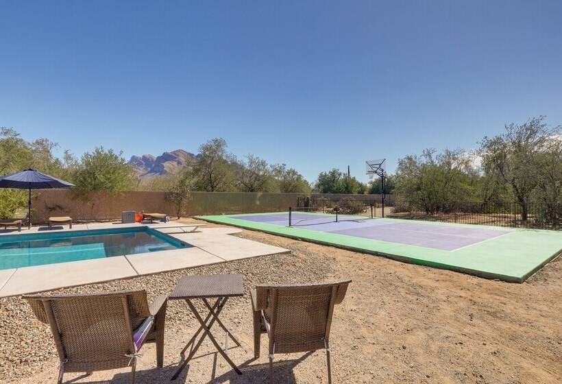 Oro Valley Retreat W/ Pool, Spa & Rooftop Views!