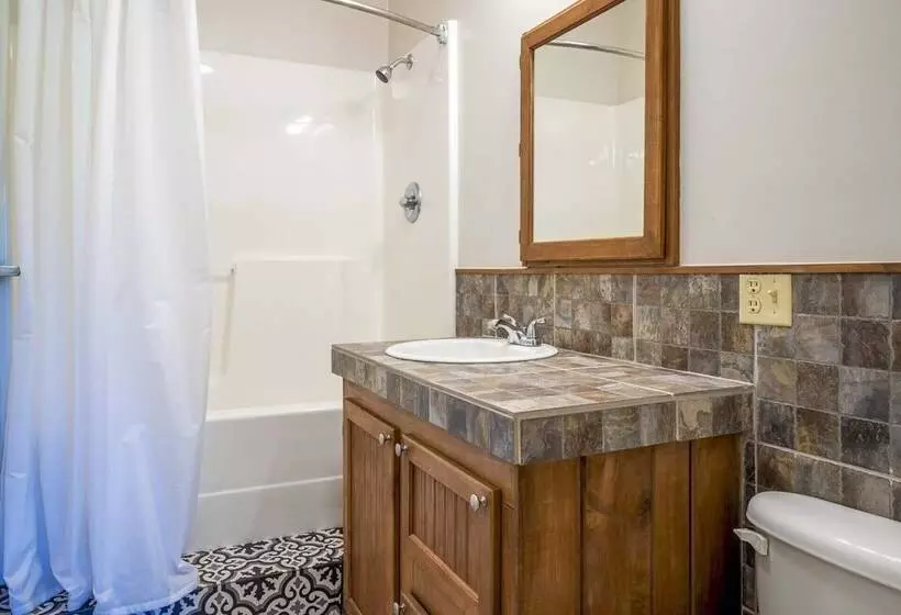 Peaceful North Carolina Retreat With Game Room!