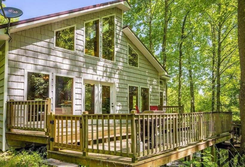 Peaceful North Carolina Retreat With Game Room!