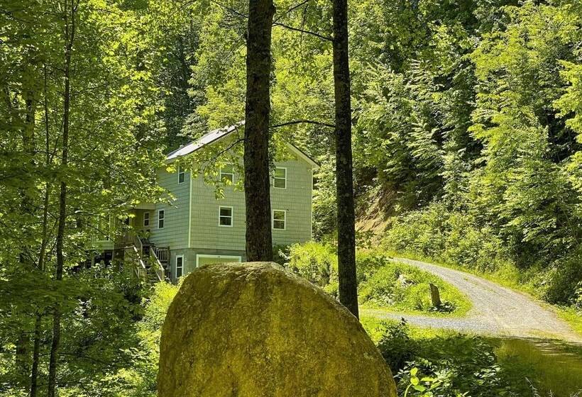 Peaceful North Carolina Retreat With Game Room!