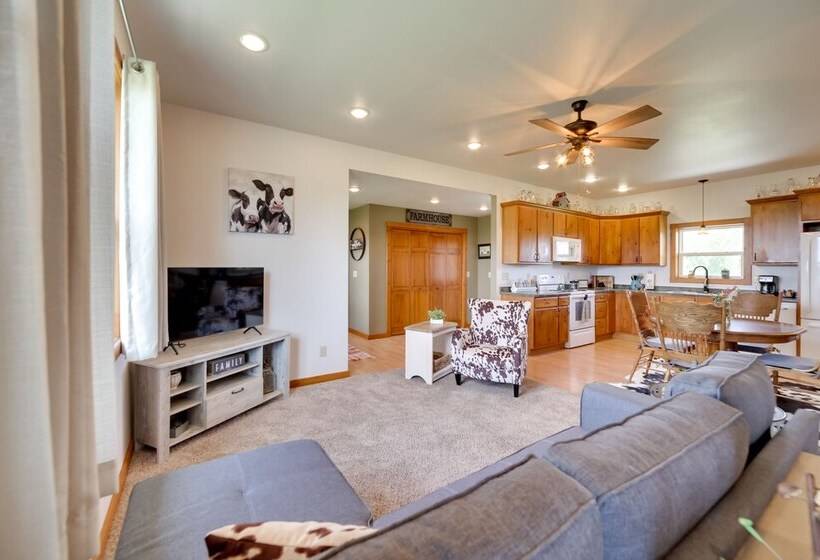 Peshtigo Dairy Farm Escape: Fire Pit, Grills!