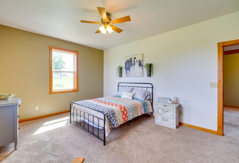 Peshtigo Dairy Farm Escape: Fire Pit, Grills!