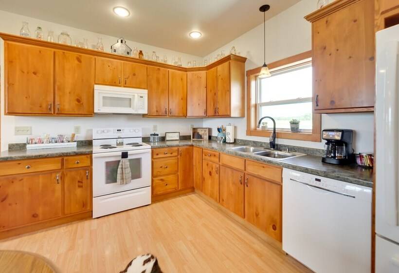 Peshtigo Dairy Farm Escape: Fire Pit, Grills!