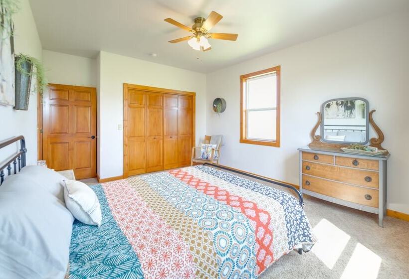 Peshtigo Dairy Farm Escape: Fire Pit, Grills!