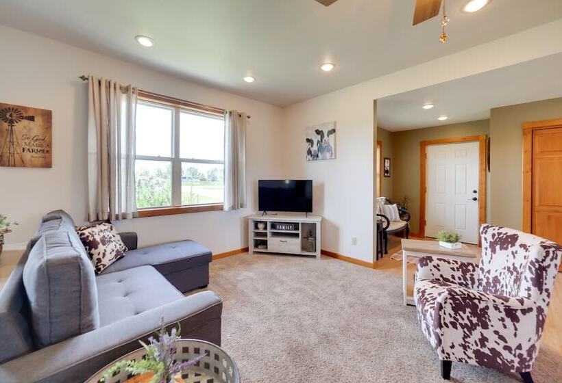 Peshtigo Dairy Farm Escape: Fire Pit, Grills!