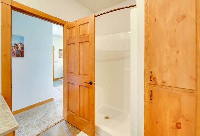 Peshtigo Dairy Farm Escape: Fire Pit, Grills!