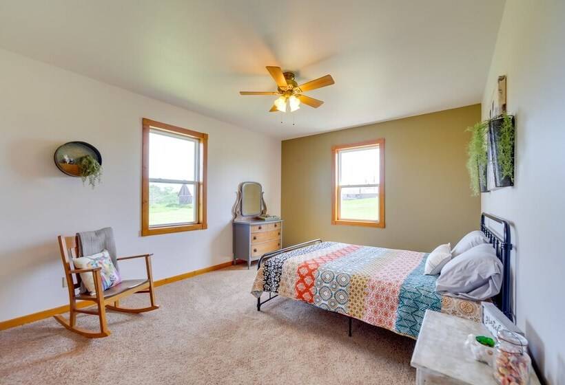 Peshtigo Dairy Farm Escape: Fire Pit, Grills!